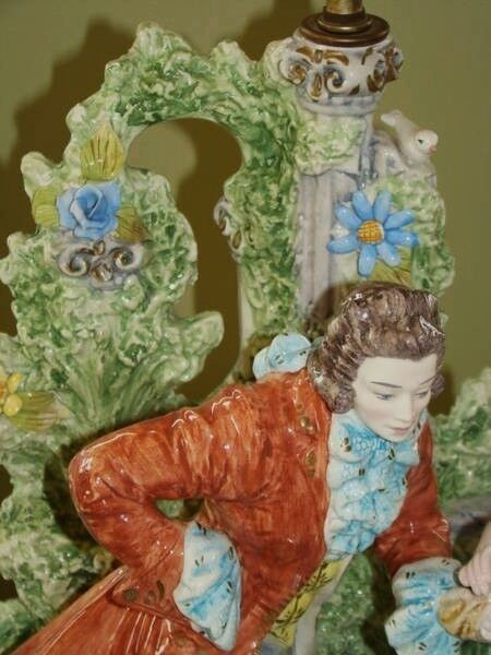 antique capodimonte lampe victorien statue 1940 porcelain dans Art et objets de collection  à Rimouski / Bas-St-Laurent - Image 4