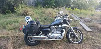 This used Kawasaki Vulcan 1500 features a powerful engine and iconic cruiser styling, perfect for hi...
