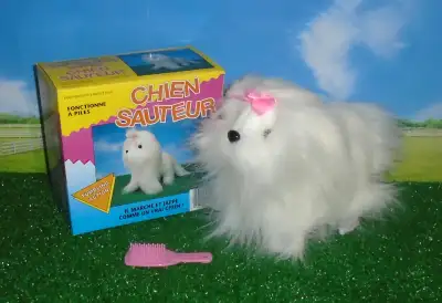 Modèle Genre bichon maltais...Chien culbuteur flambant neuf dans boîte...Sorti de boîte pour tester....