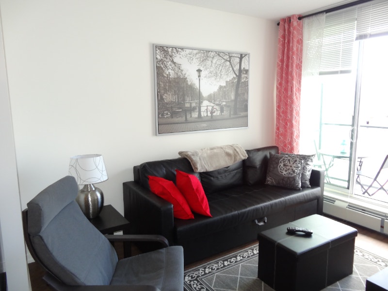 One Bedroom Condo in East Village 1 min walk to ctrain Long Term