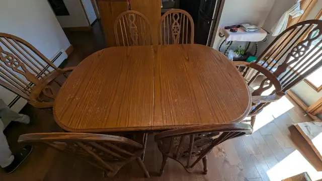 Solid Hardwood Dining Table Set with 6 Chairs + 2 Leaves in Dining Tables & Sets in Bedford - Image 4