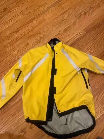  MEC Gore-Tex "Monument" Cycling Rain Jacket - Size Medium, View more