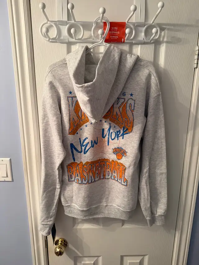 NBA New York Knicks Hoodie in Men's in Markham / York Region - Image 5