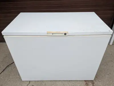 For sale is a working great medium-sized chest freezer Viking by Eaton's model FC1211W-1. It works g...