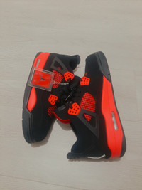 Air Jordan 4's Thunder