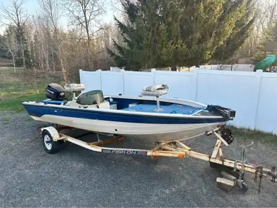 Aluminum 1750 Crestliner Tournament Pro with 115hp Evinrude 60 degree V4 outboard and trailer Outboa...