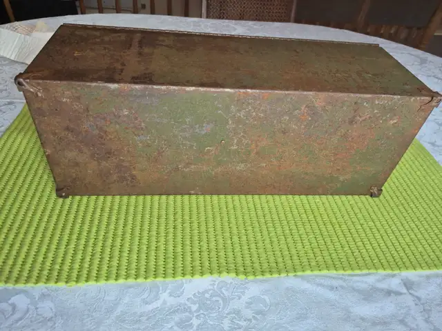 Antique armory tool chest in Tool Storage & Benches in Oakville / Halton Region - Image 5