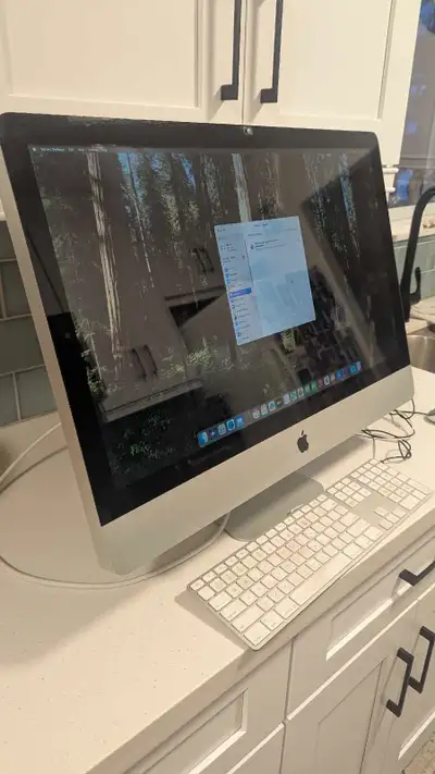 A beautiful 27 inch Imac running the latest MacOS Sequoia 12.2. Upgraded with fast 500 gb SSD. Has 1...