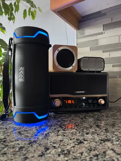 For Sale in Brand New Condition Bluetooth Speakers: ZENBRE WOODEN F3 6W PORTABLE BLUETOOTH 4.0 SPEAK...