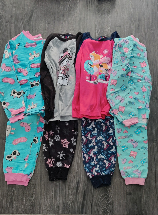 Pyjamas Taille 7 pour fille à donner  dans Objets gratuits  à Lanaudière