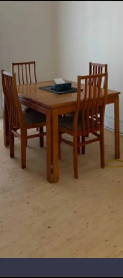 Set de cuisine quatre chaise et une table, View more