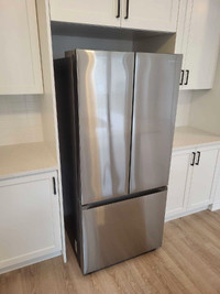 Samsung Refrigerator (BRAND NEW - NEVER USED) Model# RF22A4111SR