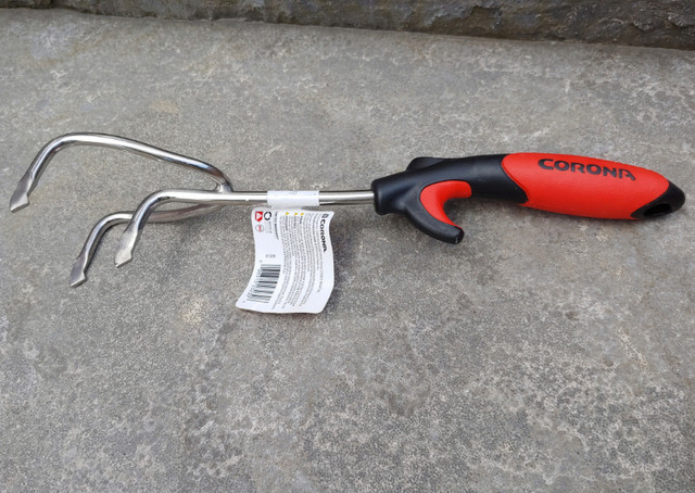 Corona Tools CT 3230D Stainless Steel Hand Tiller Cultivator dans Outils d'extérieur et entreposage  à Région d’Oshawa/Durham