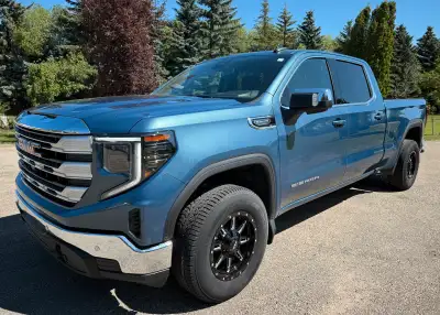 5.3L 8CYL GASOLINE ENGINE, Automatic Transmission, 4WD, CREW CAB, STANDARD BOX, 13.4" TOUCHSCREEN, B...