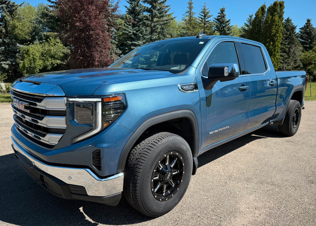 2024 GMC Sierra 1500 SLE CREW CAB/TOUCHSCREEN/HTD SEATS/STEERING in Cars & Trucks in Edmonton
