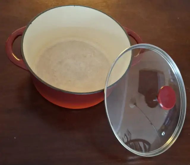 Dutch oven for sale in Kitchen & Dining Wares in Oakville / Halton Region - Image 4