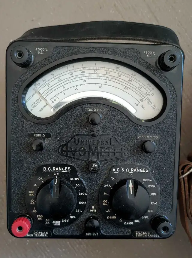 Vintage Universal AvoMeter MK2, Leads, Leather Case in General Electronics in Kamloops - Image 7