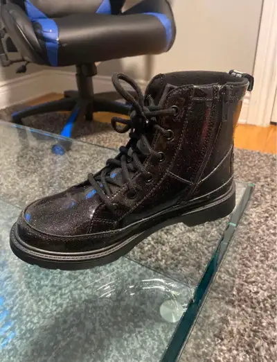 Brand New UGGS shoes. Shiny black. Size 5.5