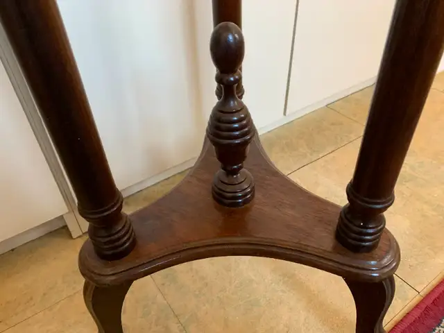 Petite table ronde en marbre63005667984003122