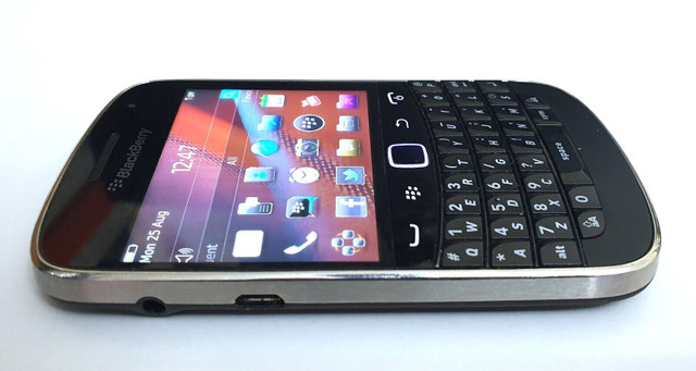 BlackBerry Bold Touch 9900 in Cell Phones in City of Toronto - Image 3