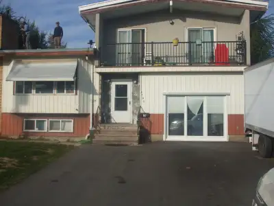 FOR RENT 2 BEDROM UPER SUITE WITH LARGE BELCONY