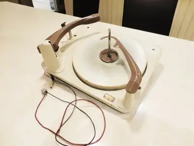 Selling an Antique BSR Monarch Model UA8 Great Britain 4 Speed Auto Changer Record Player in Non wor...