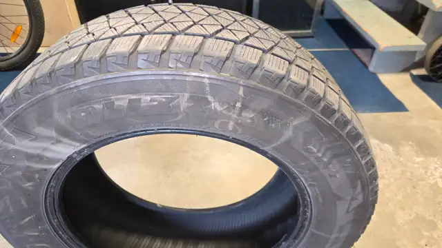 Pneus d'hiver 225-65-17 in Tires & Rims in Québec City - Image 3