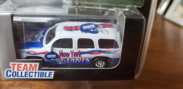 New York Giants Die Cast Vehicle and Kerry Collions Card *New*63848995173251121