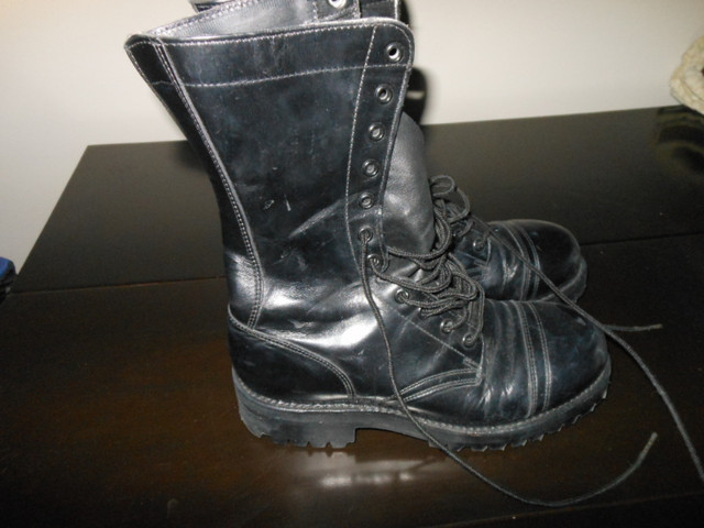 Military Boots in Women's - Shoes in Kelowna - Image 2