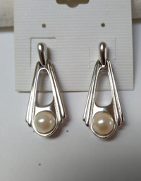 Vintage Pearl/Silver tone Door knocker Earrings