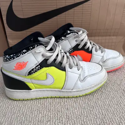 Nike Air Jordan 1 Mid - Size 7Y, View more