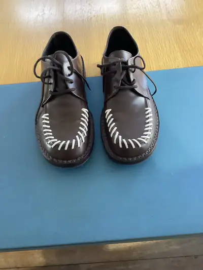 Très beaux souliers bruns, grandeur 40-41, View more