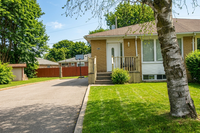 Brand new, renovated suite Ajax 3 bedroom - main floor, upper unit Large windows. Lots of light Beau...