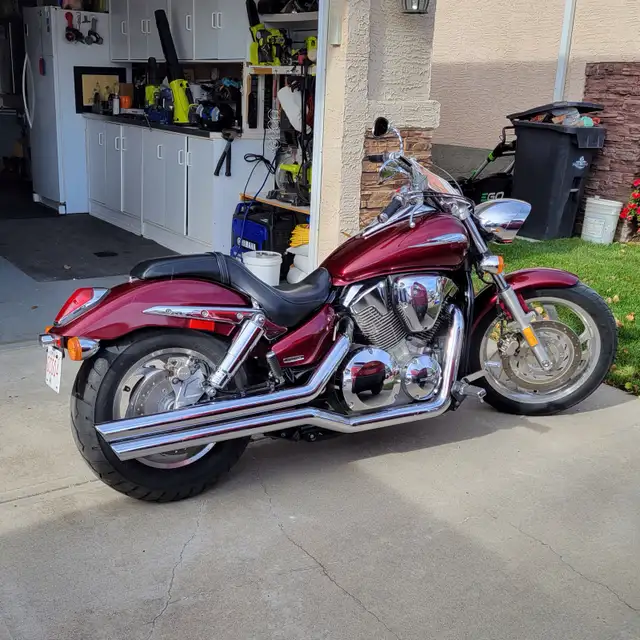 2007 Honda VTX 1300 in Street, Cruisers & Choppers in Calgary - Image 3