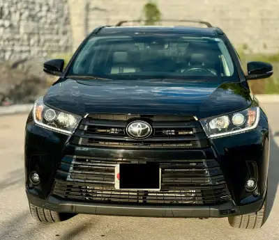 Selling a meticulously maintained and reliable 2019 Toyota Highlander SE AWD, ideal for families, pr...