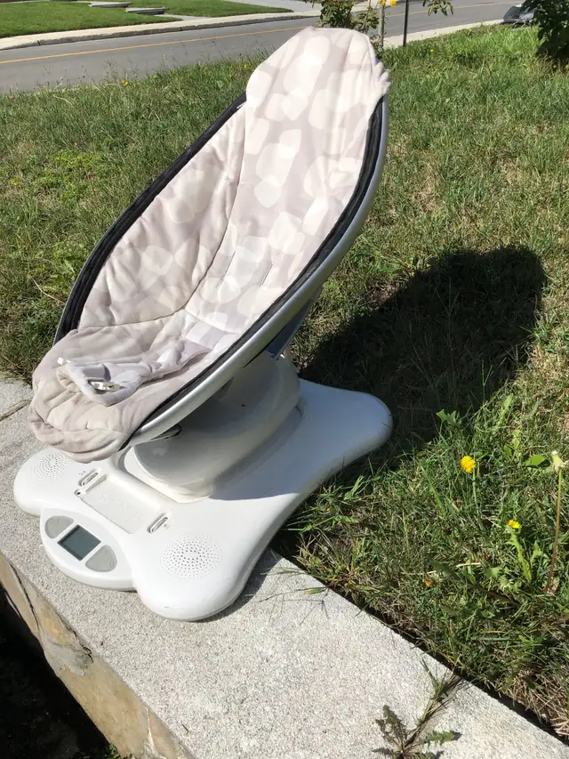 MamaRoo571057932527226882