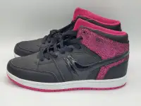 Ladies Shoes black & pink size 8 brand new/souliers noir et rose