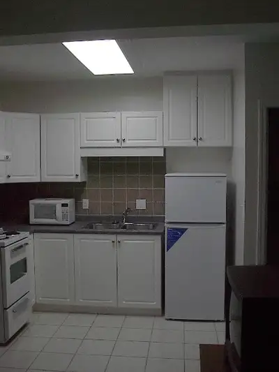 1 room available for rent in detached 3 bedroom laneway house