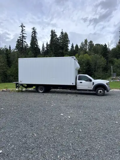 2019 ford f-550 Diesel w 20 Foot box with interior lights and a 3,000 pound Pallfinger double step l...