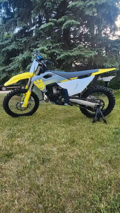 2024 husqvarna tc 250 2 stroke Acerbis skid plate Brembo brakes Only 10.9 hours will slowly go up Af...