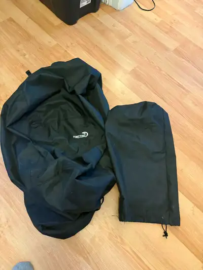 Mercury engine cover with bag fits 200-250hp engines. New. Pick up only.