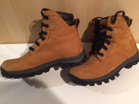 Men's Timberland / Columbia Boots (Sizes 7 and 8)