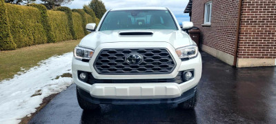 Toyota tacoma trd sprort premium 17500 klm.