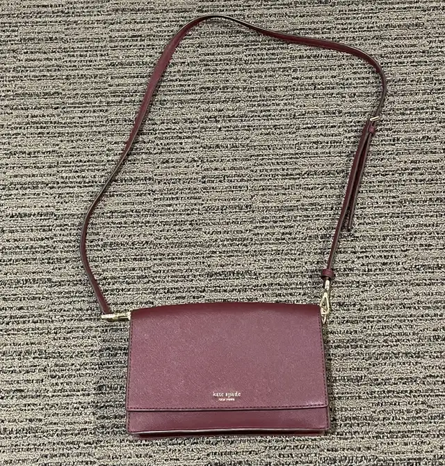 Kate Spade Shoulder Bag / Purse - Perfect Condition! in Women's - Bags & Wallets in City of Halifax - Image 2