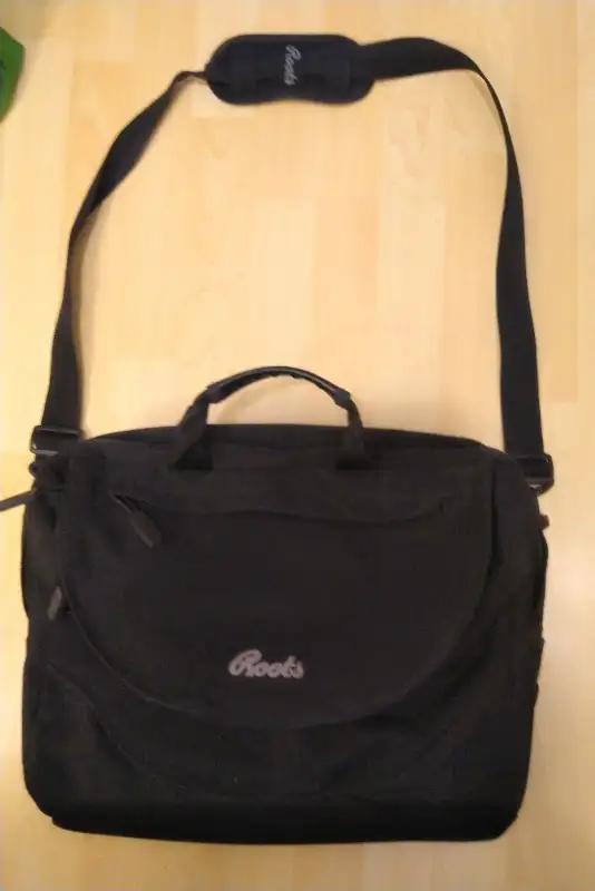 Laptop bag /briefcase, Roots Canada in Laptop Accessories in Oakville / Halton Region - Image 3