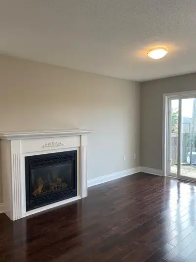 Clean and quiet private room available in a well-maintained home in South Barrie ️ Prime Location: 3...