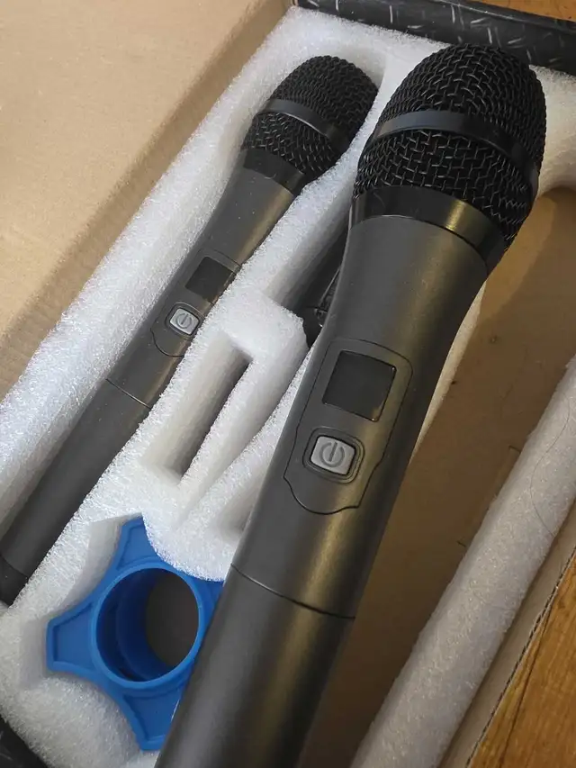 Pair of Wireless Microphones - Professional Quality in Pro Audio & Recording Equipment in City of Toronto - Image 2