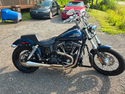 Harley-Davidson Dyna StreetBob 2013 35000km en tres bonne état quelques modifications esthétiques et...