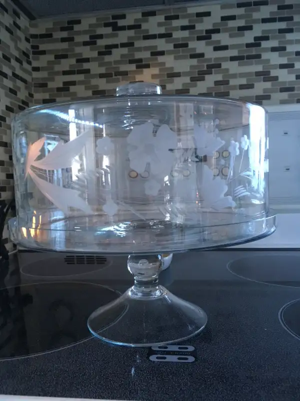 Cloche à gâteau in Kitchen & Dining Wares in Edmundston - Image 2