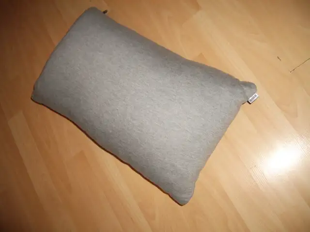 cushion  Pillow for chair or sofa  oreiller coussin 12" x 20" in Home Décor & Accents in City of Montréal - Image 5